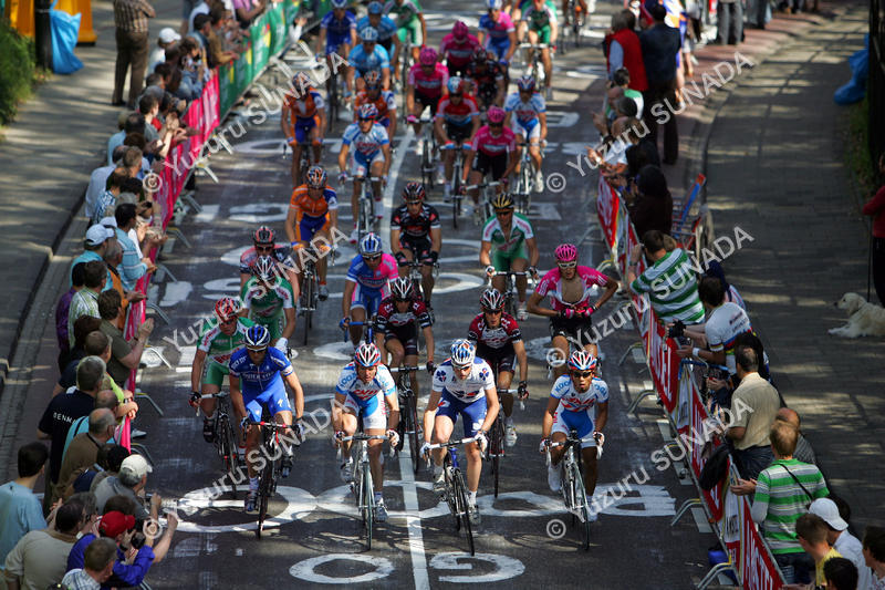 Peloton on Cauberg001p.jpg